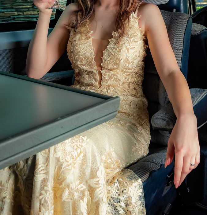 Абитуриентска златиста рокля