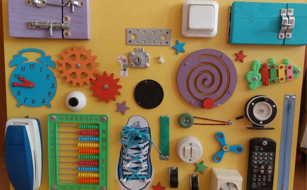 Бизиборд для развития малыша