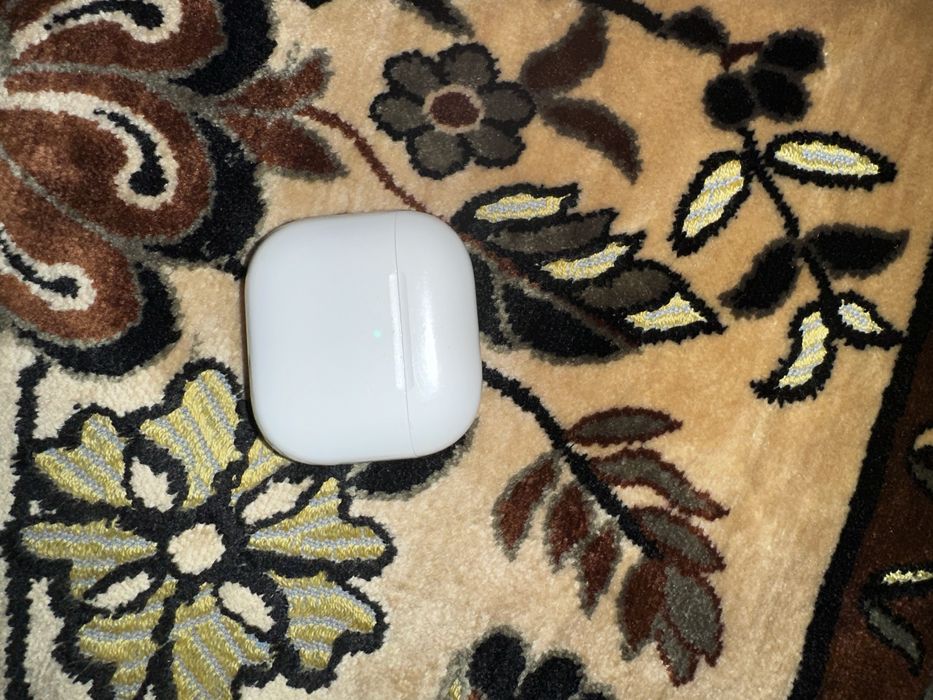 Airpods 4 левый наушник с кейсом