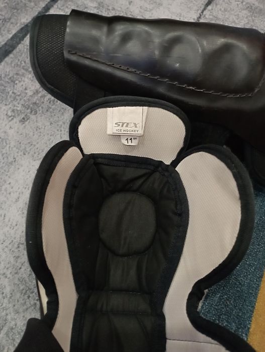 Хоккейные коньки, щитки