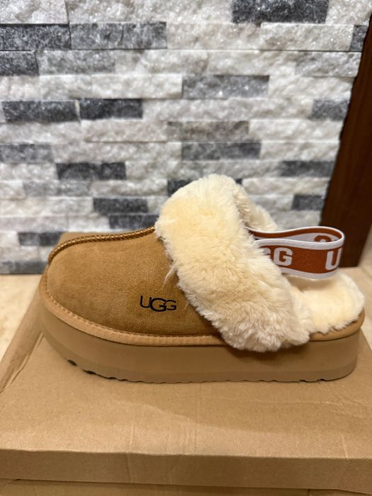 Vând papuci tip UGG