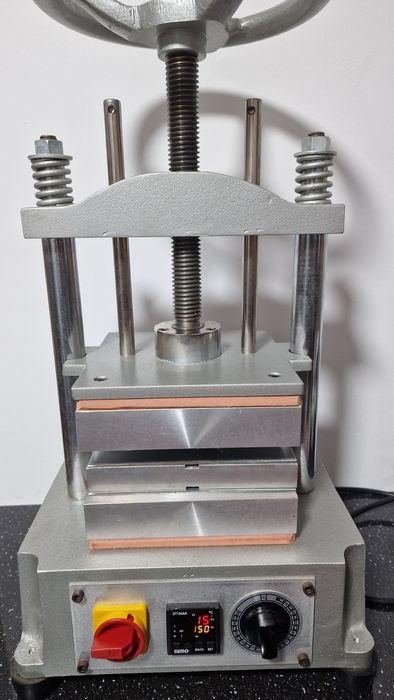 Presa vulcanizare pentru  bijutieri/mecanica fina