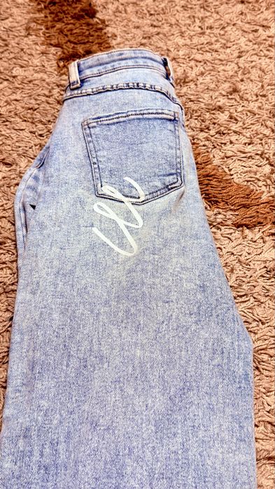 jeans fb sister, oversized with elastic ends at the ankles