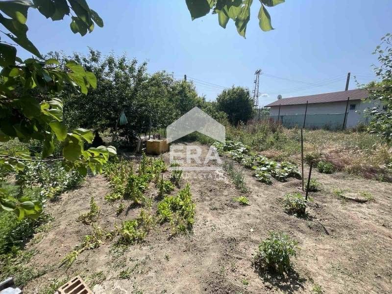 Ексклузивен първи етаж от двуетажна масивна къща за продажба, с двор,