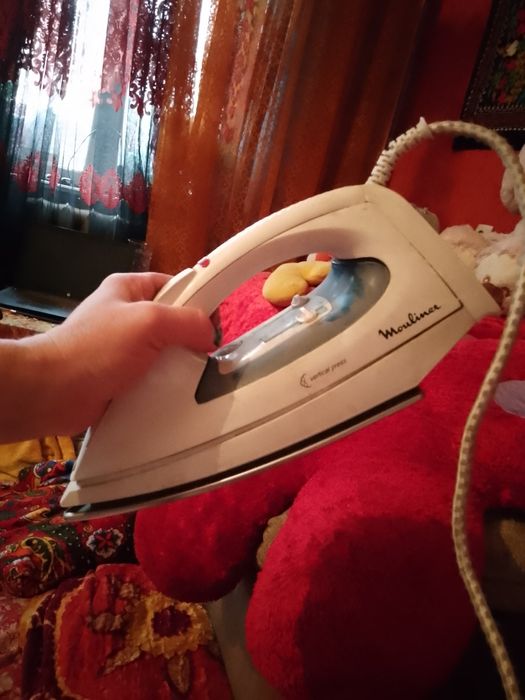 Продам три  утюга.