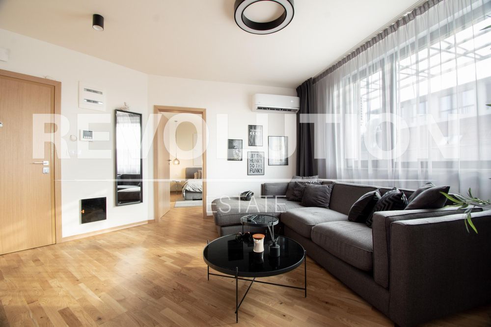 Дава се под наем Двустаен апартамент в София, Лозенец - 140 кв.м за 1200 € - Снимка #2