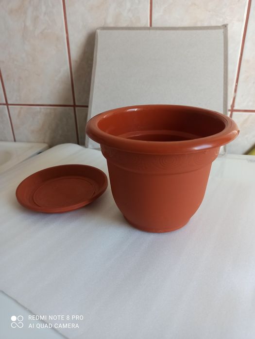 Ghiveciuri din plasticin stare buna