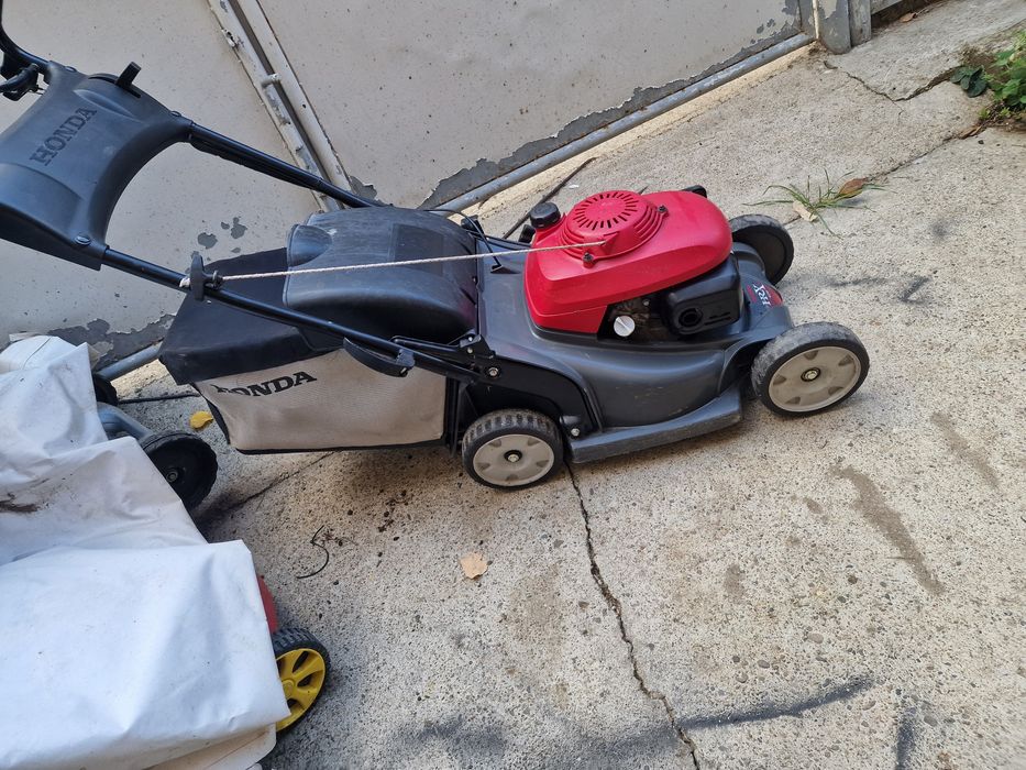 Masina de tuns iarba Honda Hrx