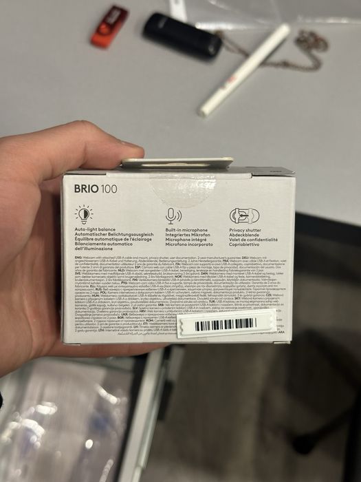 Вебкамера Logitech Brio 100