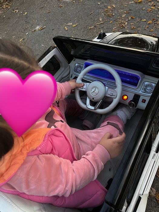 Mașinuța electrică Mercedes