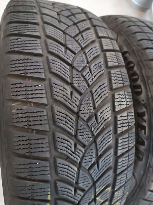2buc Anvelope iarna 235 55 19 Goodyear dot2021