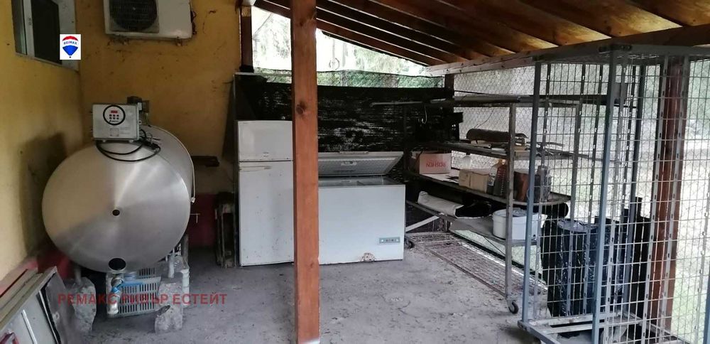 Бизнес имот за продажба в с. Обретеник