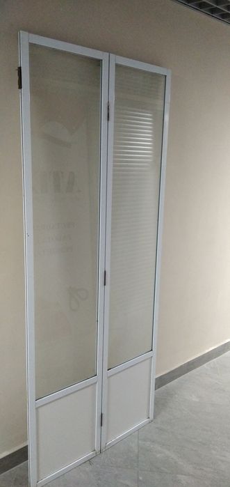 Двери для бутика из профиля.