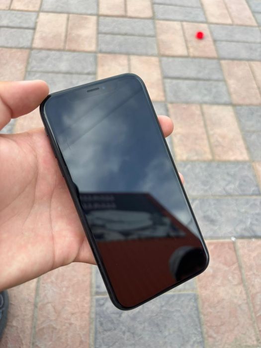Продам iPhone XR