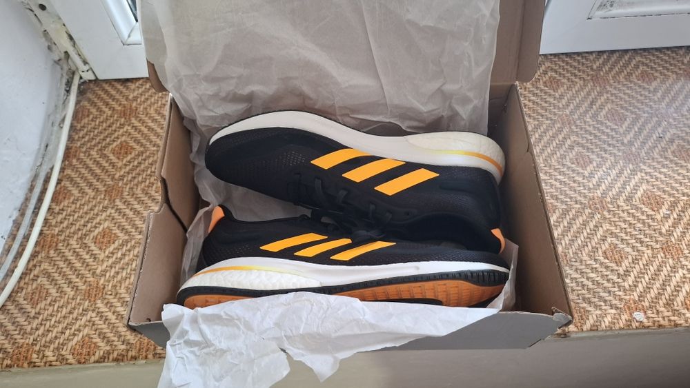 Маратонки супер. Нова. М