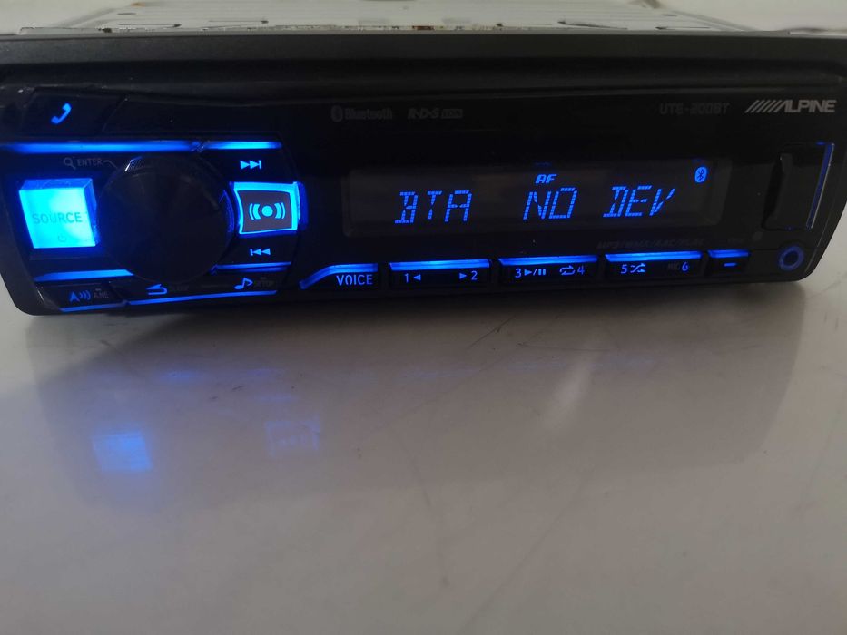 Радио за кола CD - Alpine UTE-200BT / 4 X 50 W