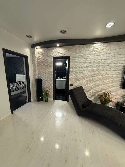 Apartament în vila 3camere + Spațiu comercial