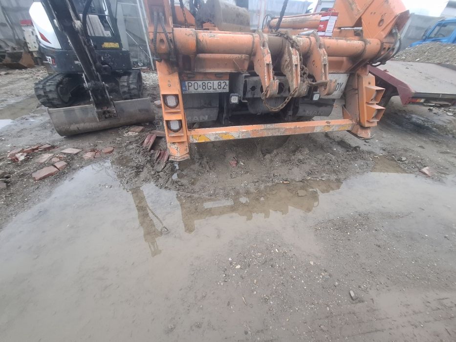 Man 18,250 abrollkipper cu lanțuri pentru containiera container moluz moloz skip  18 tone recent adus