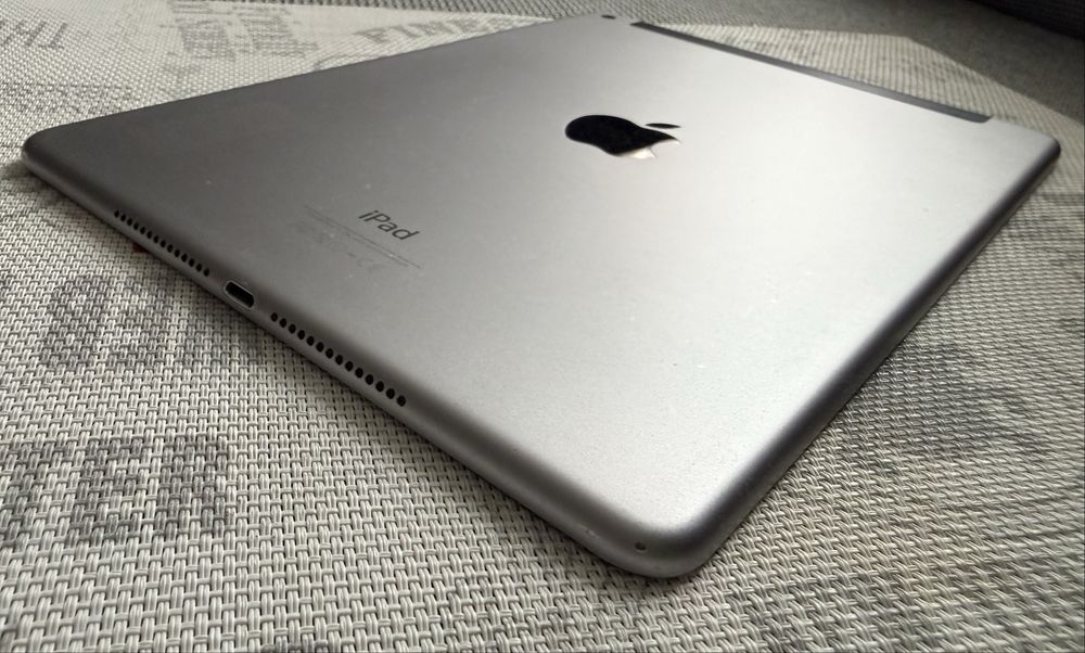 iPad Air 2 128 GB Cellular — отличный вариант для дома, работы и учёбы
