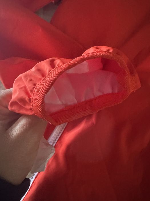 Hugo ветровка червена