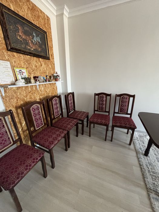 Деревянный стол,в комплекте со стульями