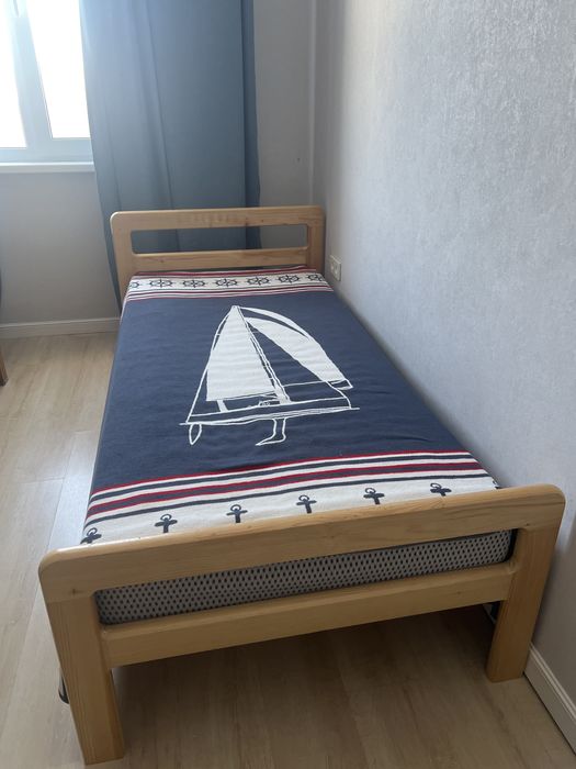 Кровать с матрасом