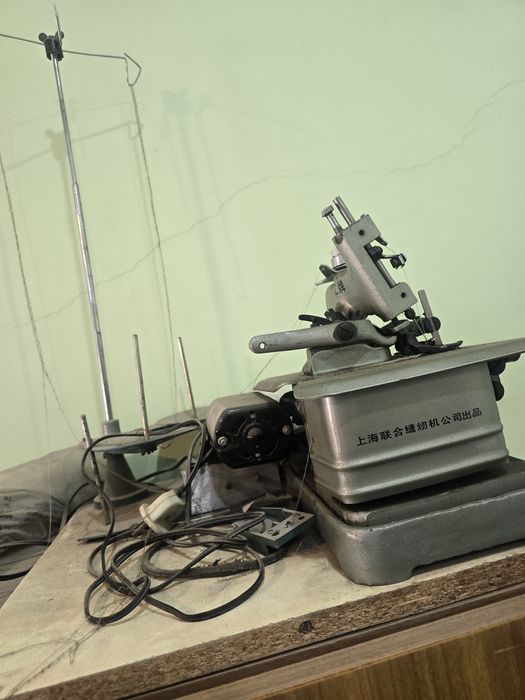 Продаётся оверлочная машинка. В рабочем состоянии.