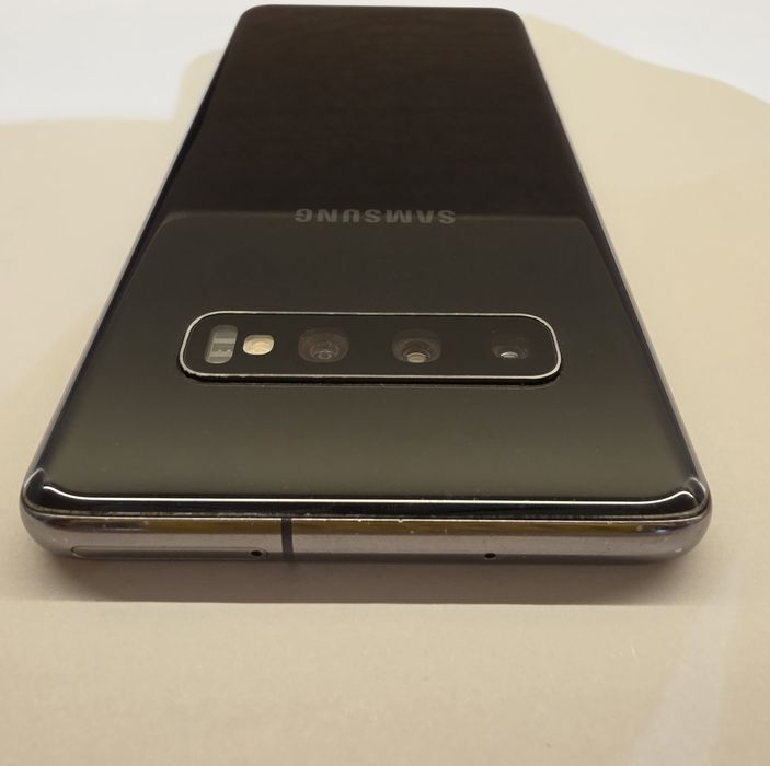 Samsung Galaxy S10 8/128GB (на запчасти разбит экран)