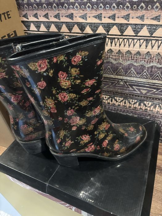 Продам резиновые сапоги