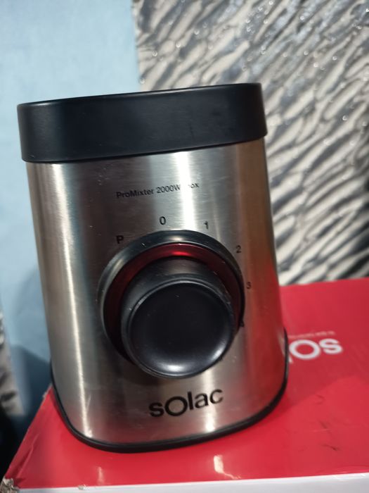 Vând blender solac
