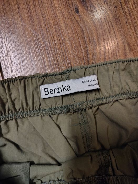 Дънки и панталони Bershka и MNG