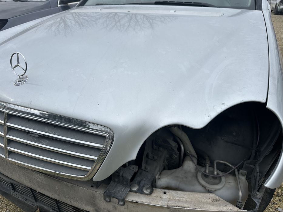 Преден капак за Мерцедес W203 C classa