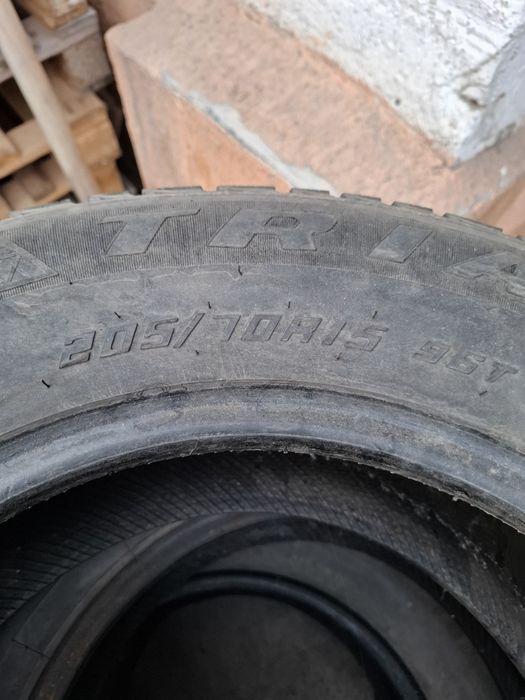 Срочно продам зимние шины