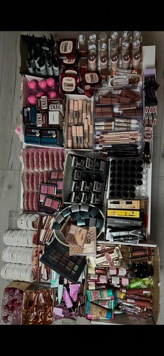 Lot machiaje pentru revanzare