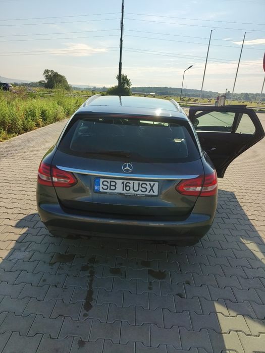 Mercedes C220 Bluetec schimb cu benzinar mai nou ofer diferența
