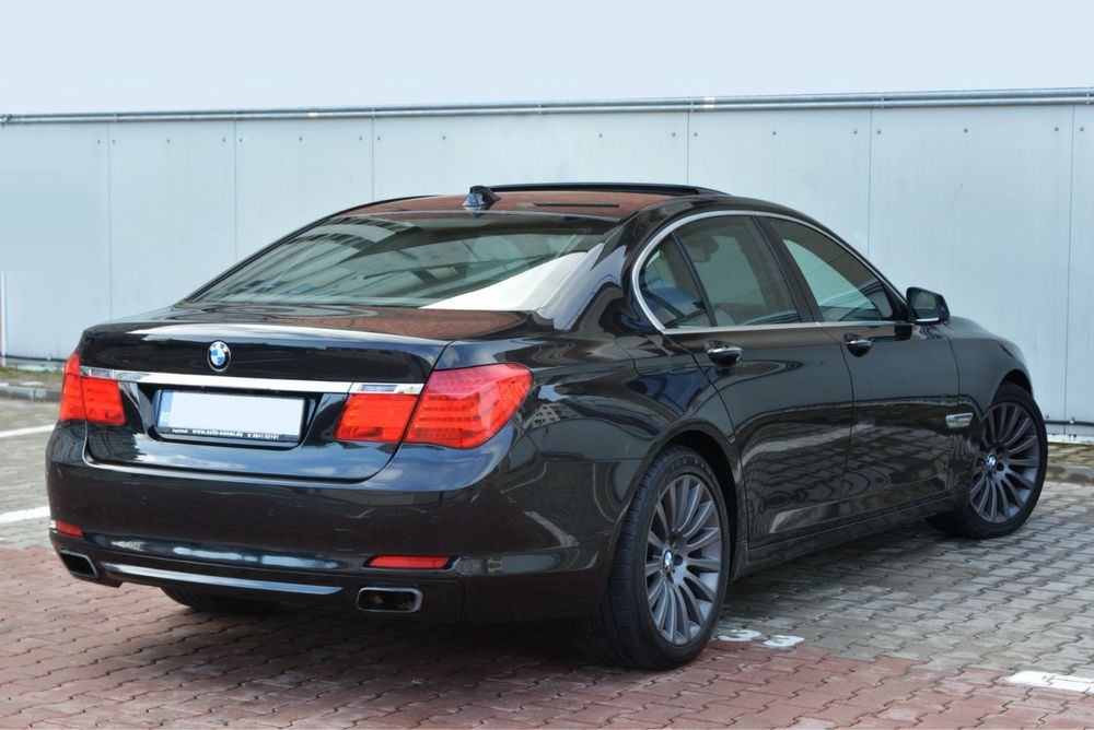 BMW Seria 7 / 750 i / 4.4 benzină 408 cp / Trapă  / 4 Butoane / Soft C