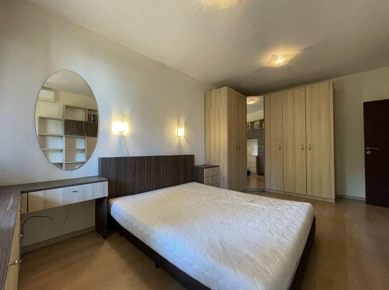 Дава се под наем Тристаен апартамент в Варна, Център - 91 кв.м за 698.19 € - Снимка #2