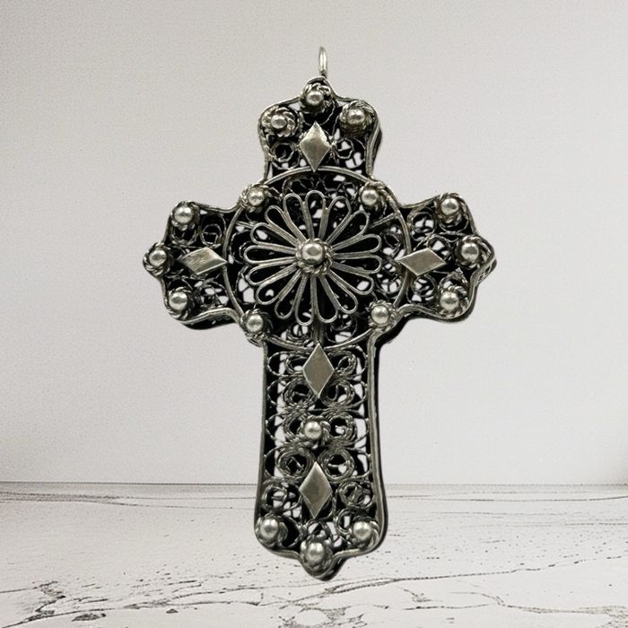 Филигранен сребърен кръст висулка