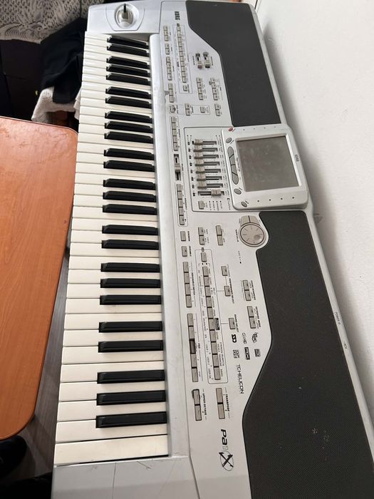 Vand sau Schimb Korg PA1Xcu korg Pa 800 PA600 sau korg M3 pret 550 Eur