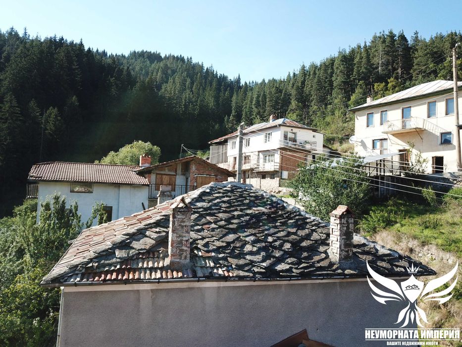 Двуетажна къща 116РЗП с 616кв.м. двор в град Чепеларе, обл.Смолян