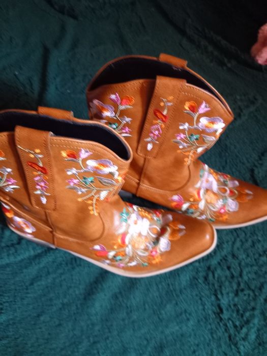 Боти нови за 37 38 номер