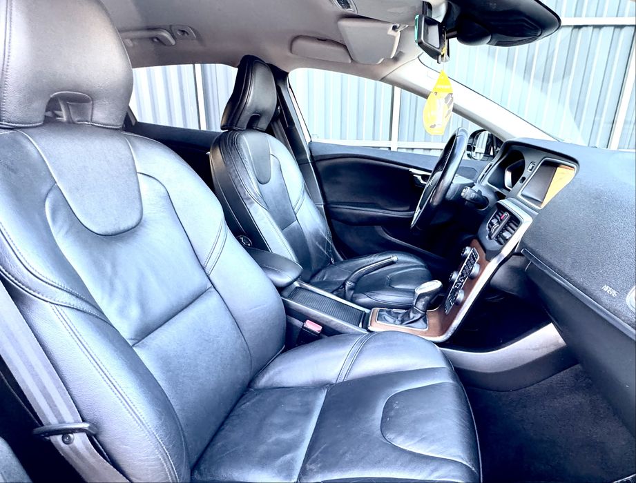 Volvo V40 2.0 diesel 177ps an 2013 Automat !