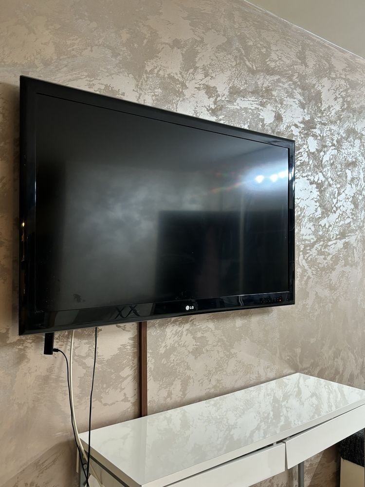 Vand TV LG 140 diagonala Valea Lupului • OLX.ro