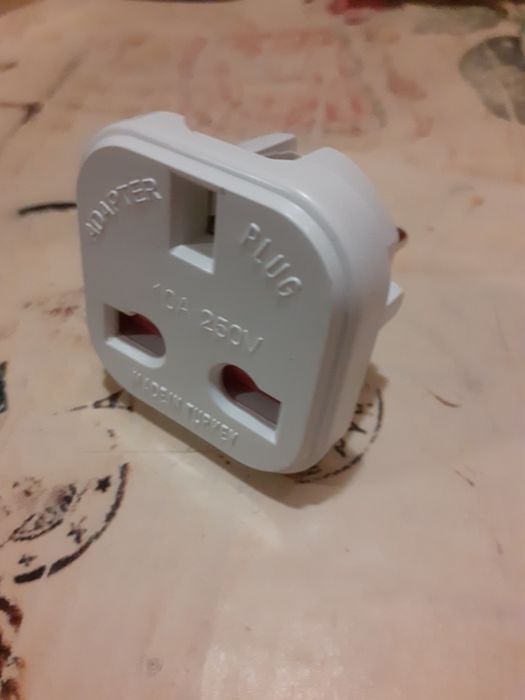 Adaptor priza pentru unelte si electrocasnice