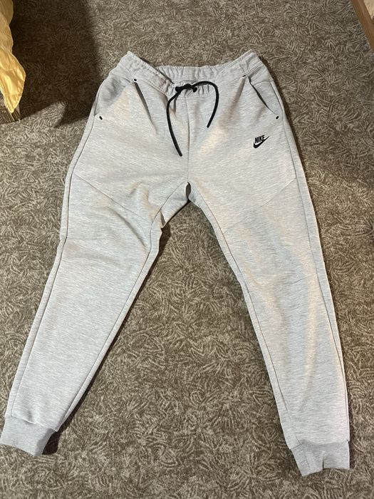 Nike tech fleece М размер сив
