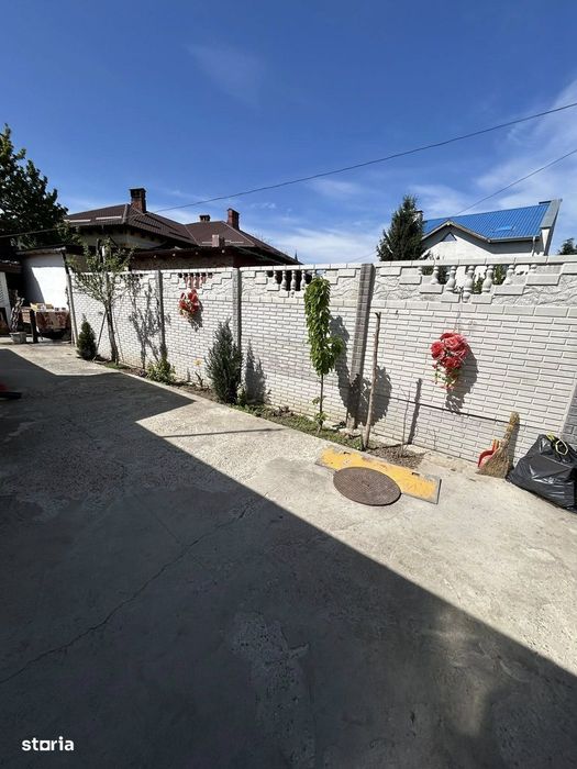 De vanzare casa in Roman cu 4 camere, suprafata de 230mp, 92.000euro