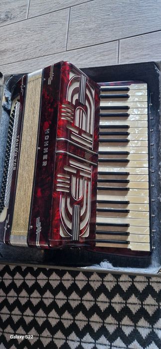 Vand acest hohner rar arata foarte bine