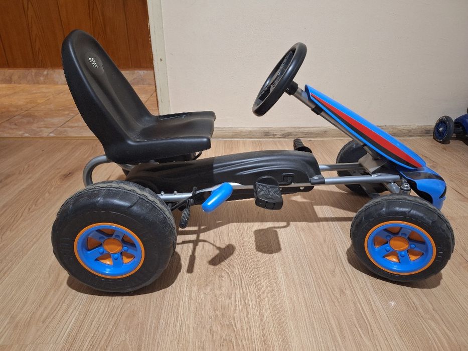 Кола с педали Moni