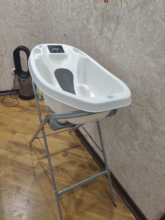 Детская ванночка на устойчивой подставке