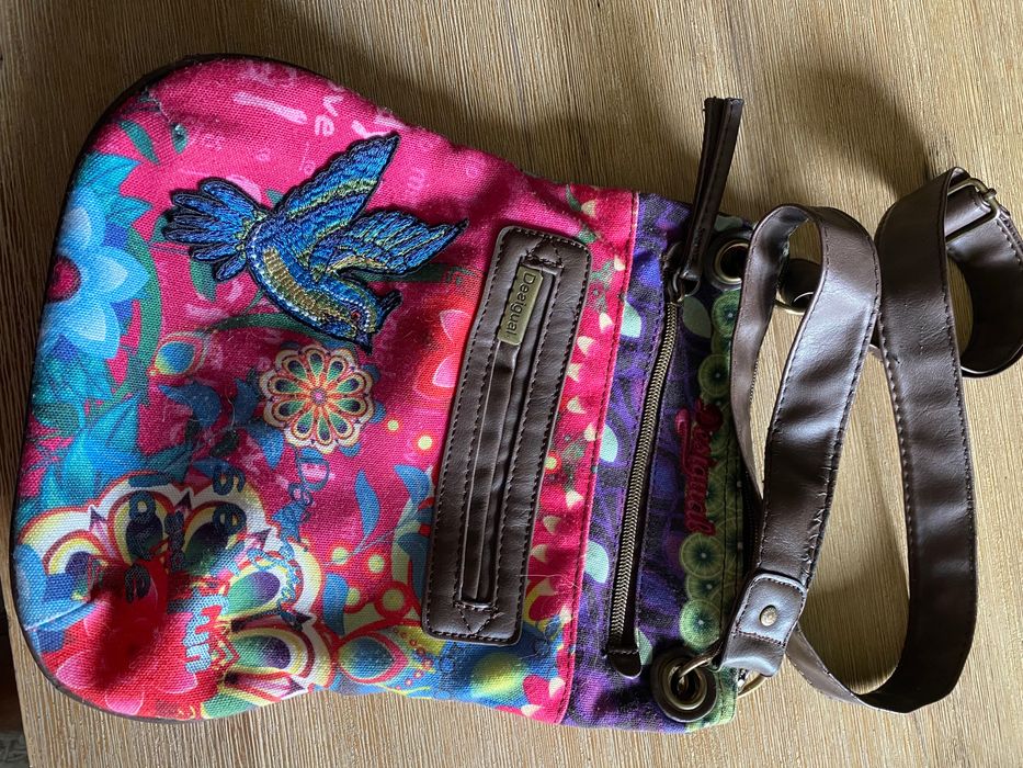 Красива Desigual чанта